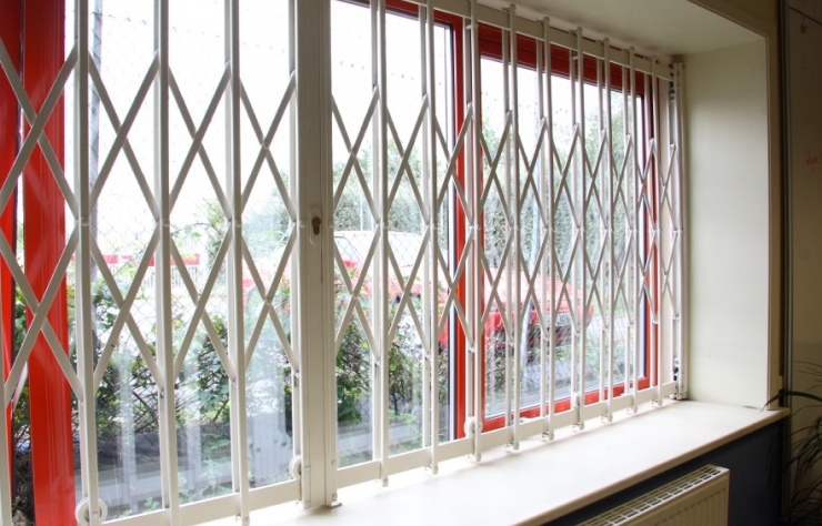 решетки на окнах